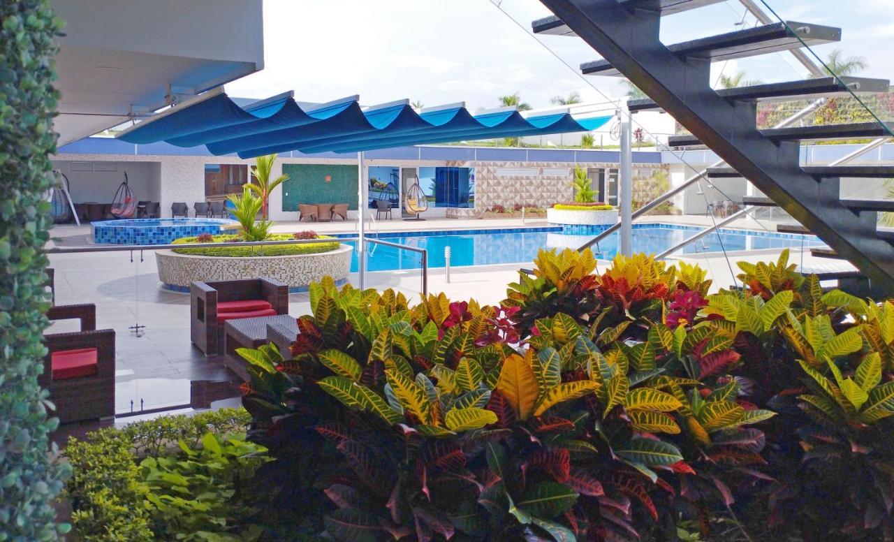 Hotel Royal Elim International Cali Exterior photo The pool at the hotel