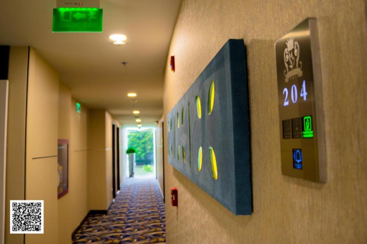 Hotel Royal Elim International Cali Exterior photo A QRpedia code in a hotel
