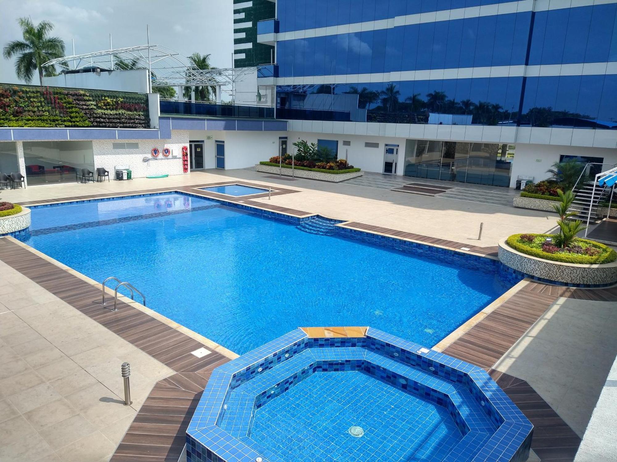 Hotel Royal Elim International Cali Exterior photo Swimming pool at the hotel
