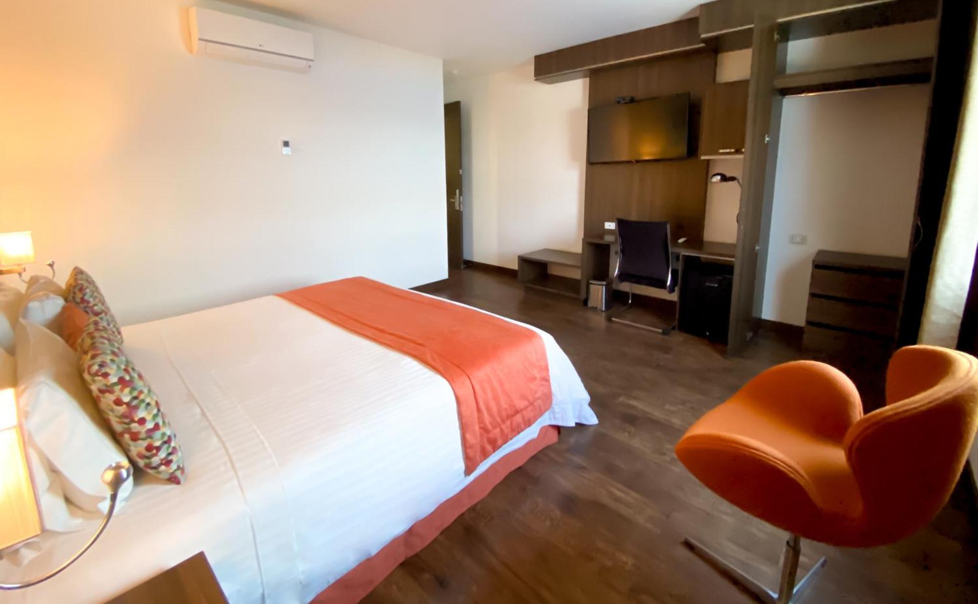 Hotel Royal Elim International Cali Exterior photo A room at the hotel