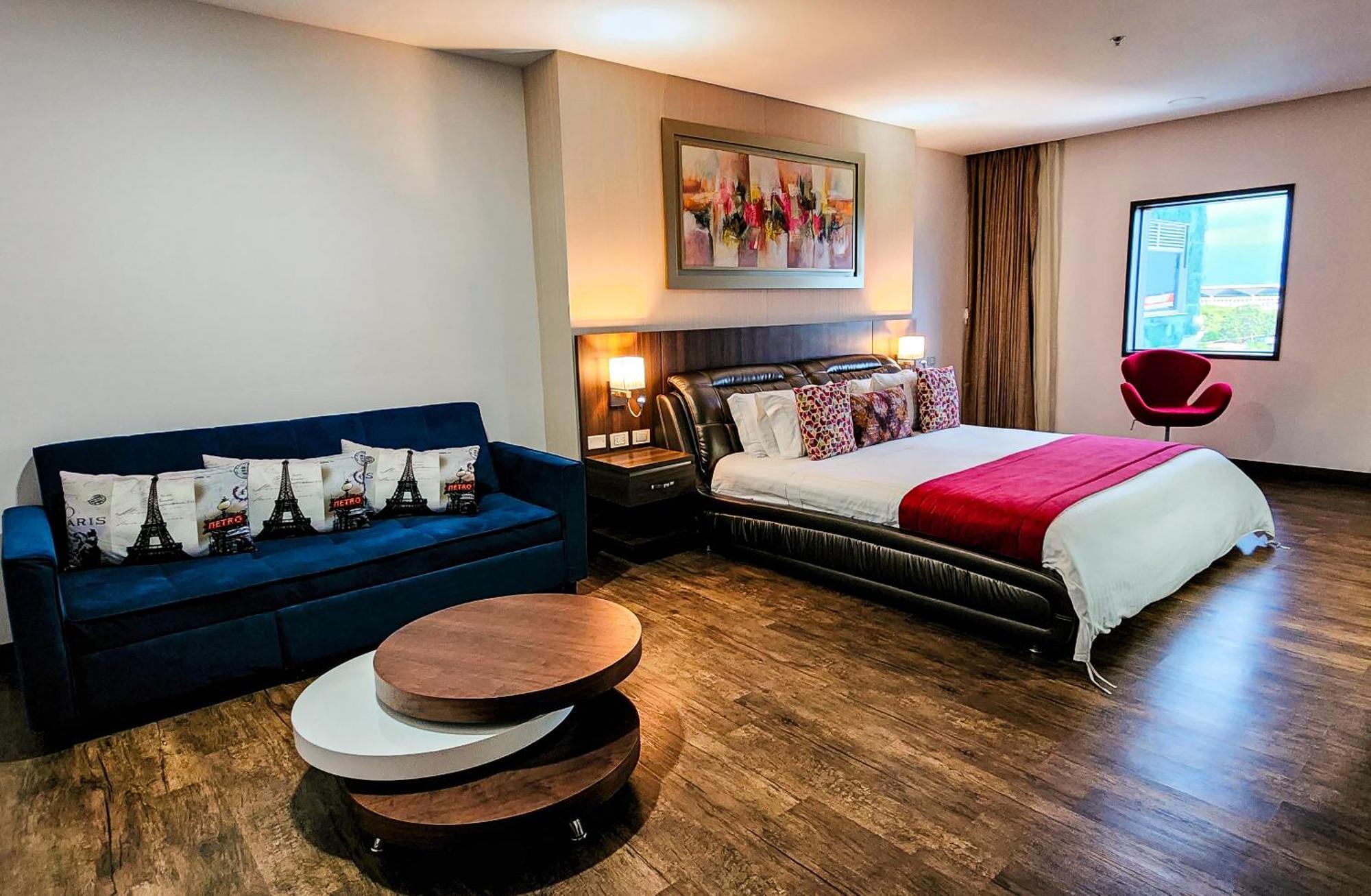 Hotel Royal Elim International Cali Exterior photo Suite at the Hotel