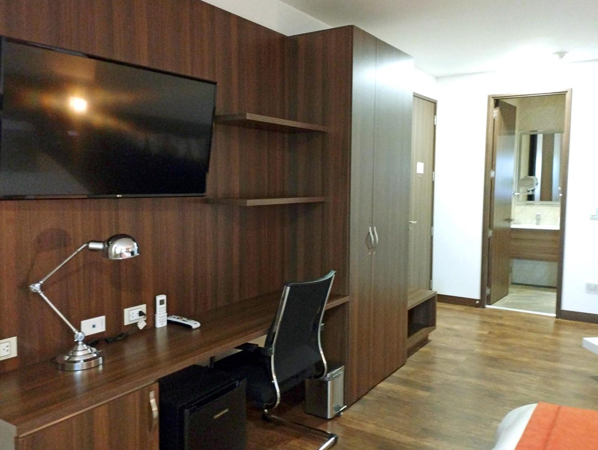 Hotel Royal Elim International Cali Exterior photo A typical bedroom in the halls of residence